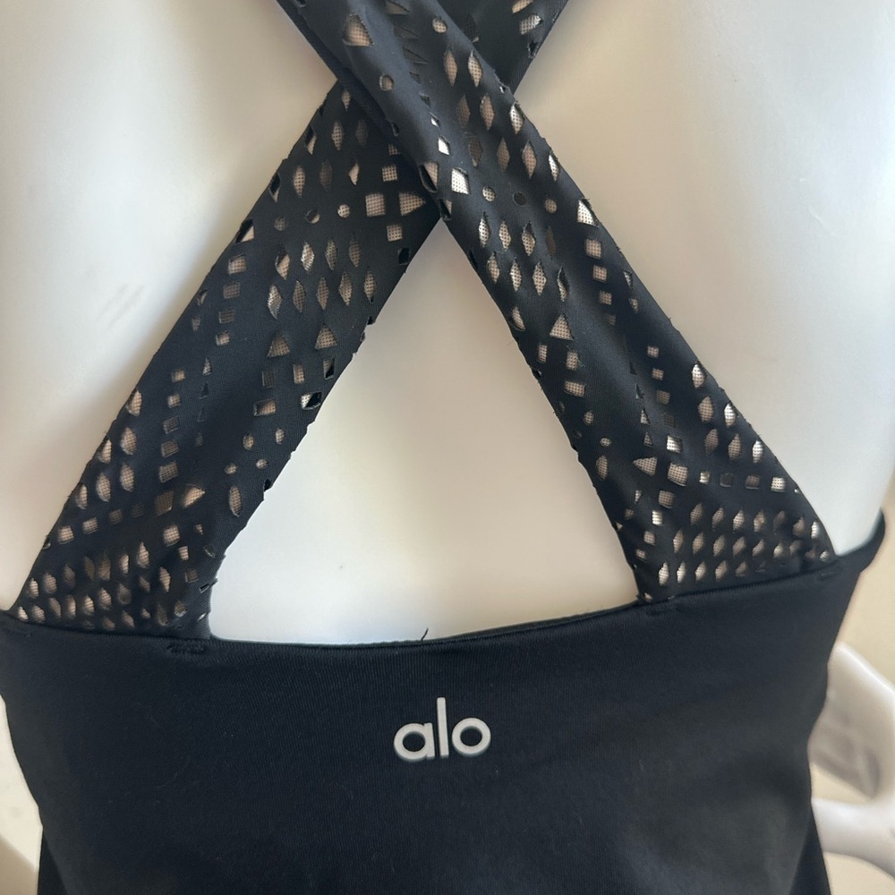 Alo yoga black womans top - Picture 5 of 8